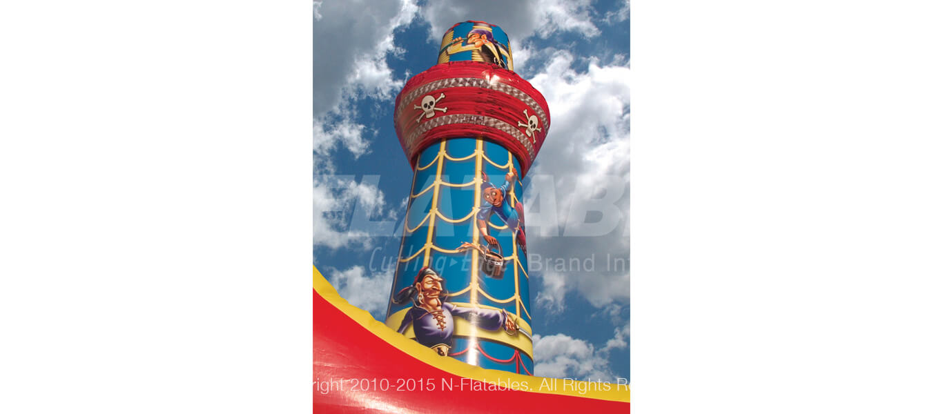 A view of the mast in the Buccaneer™ inflatable combo featuring cartoon pirate artwork and characters. 