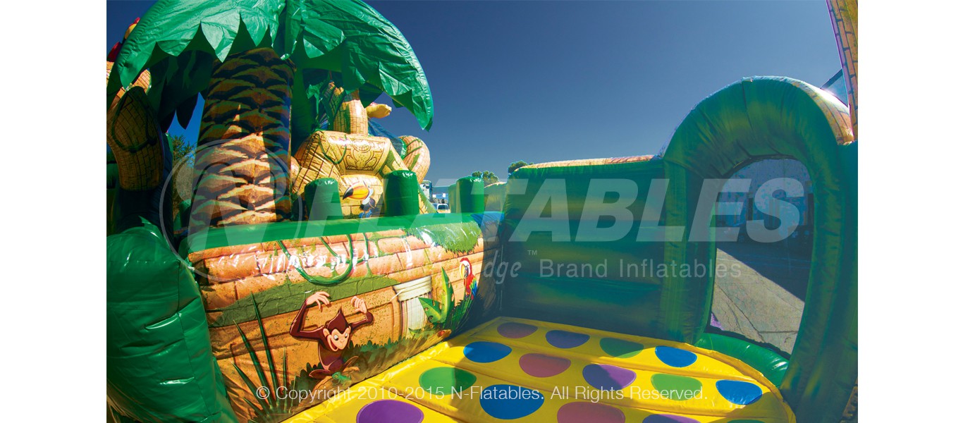 Bouncing area inside the Jungle World inflatable combo